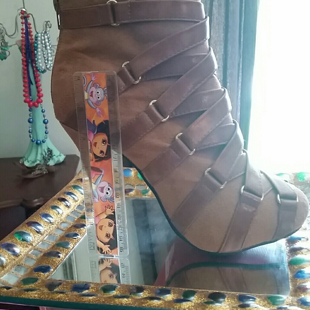 Boots - Picture 5 of 5
